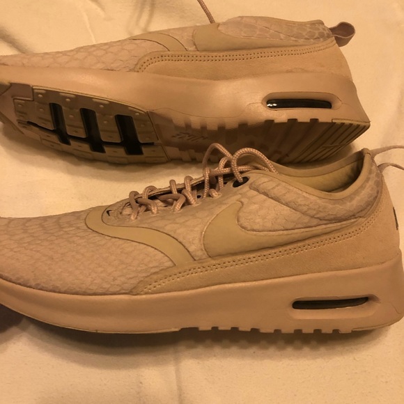 Woman’s Nike shoes - Picture 4 of 4